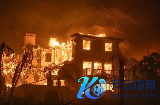 加州截肢父亲不肯解除脑瘫女儿,双双葬身火海